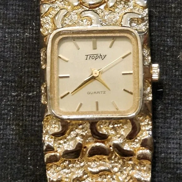 VINTAGE Trophy Golden Nugget Ladies watch Vintage 1960s Genuine Gold Nugget BULOVA Ladies Watch - 10k  main image 2